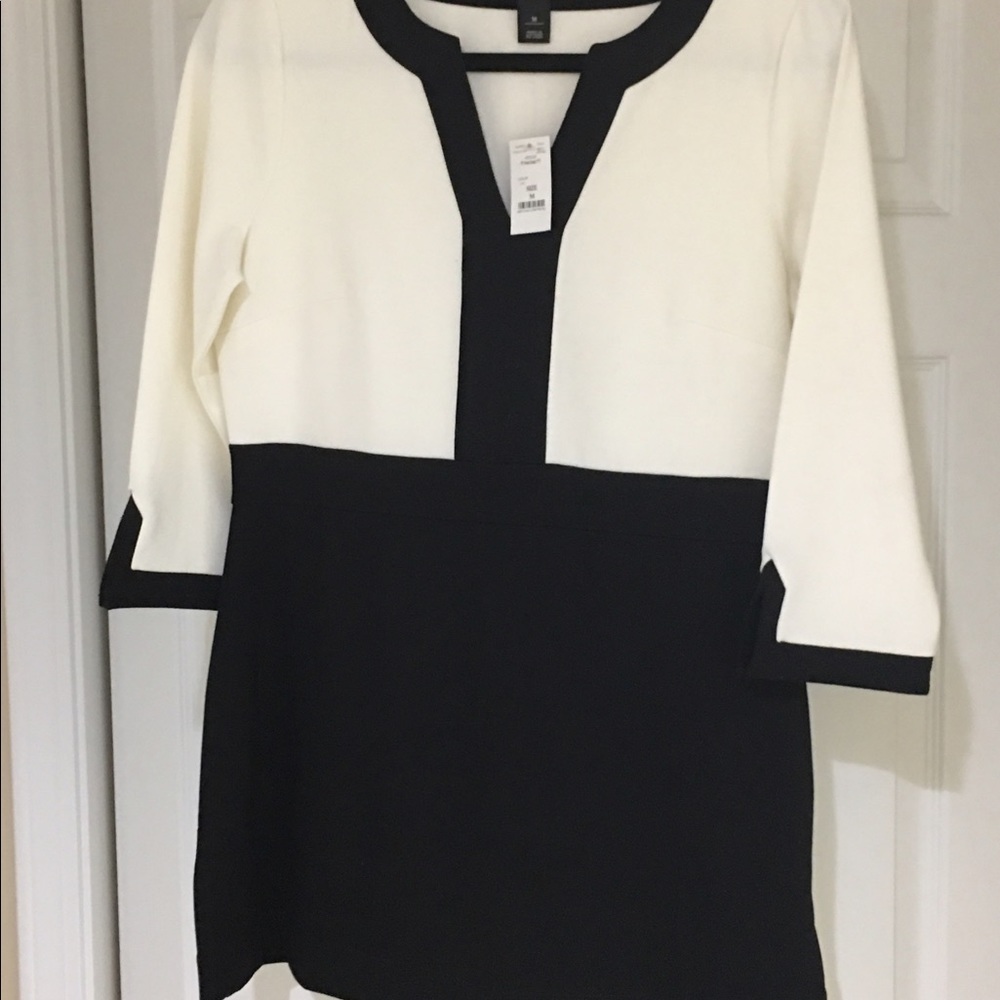 Tunic top, black&white with three quarter sleeves.