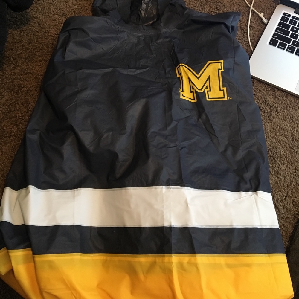 200 MSU Bobcat rain poncho