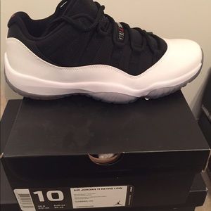 Air Jordan 11 Retro Low