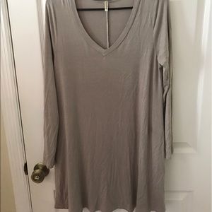 POCKETS!! NWOT Grey/ beige mittoshop tunic
