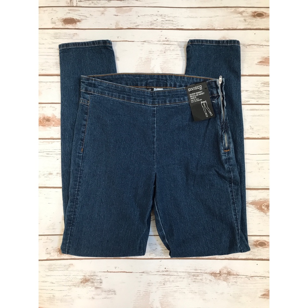 NWT🌹 Divided Classic Skinny Jeans