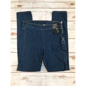 NWT🌹 Divided Classic Skinny Jeans