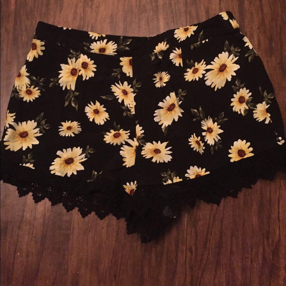 Patterned Shorts - Picture 3 of 4