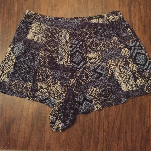 Patterned Shorts - Picture 4 of 4