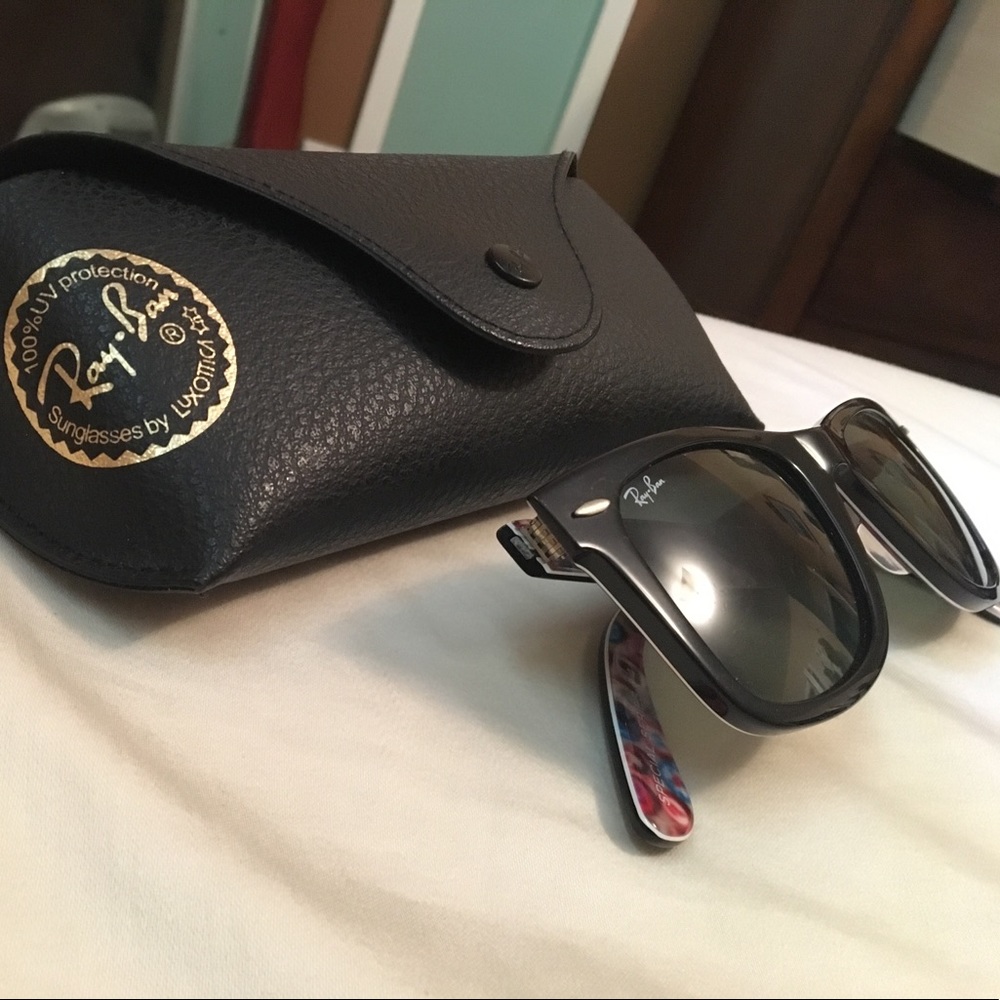 Authentic ray bans never used. Retail 115$