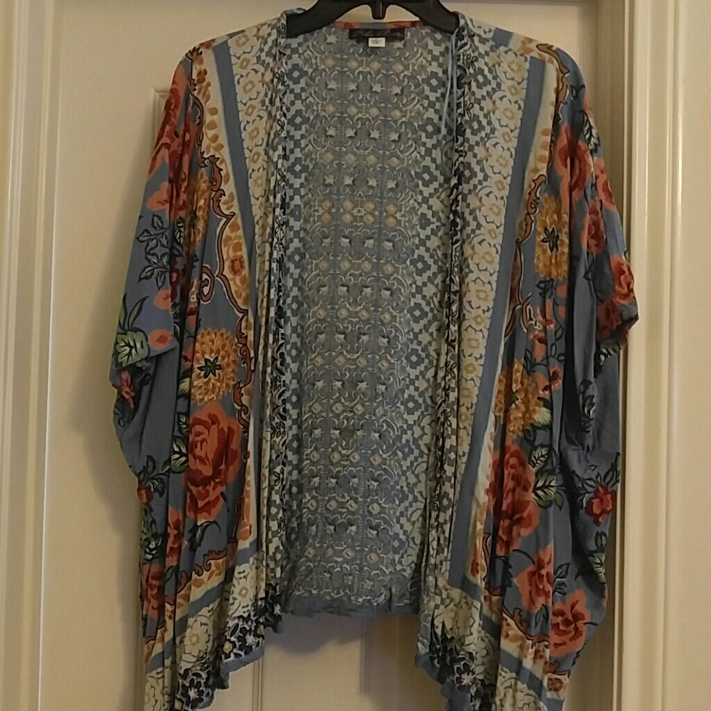 Francescas's size sm floral kimono