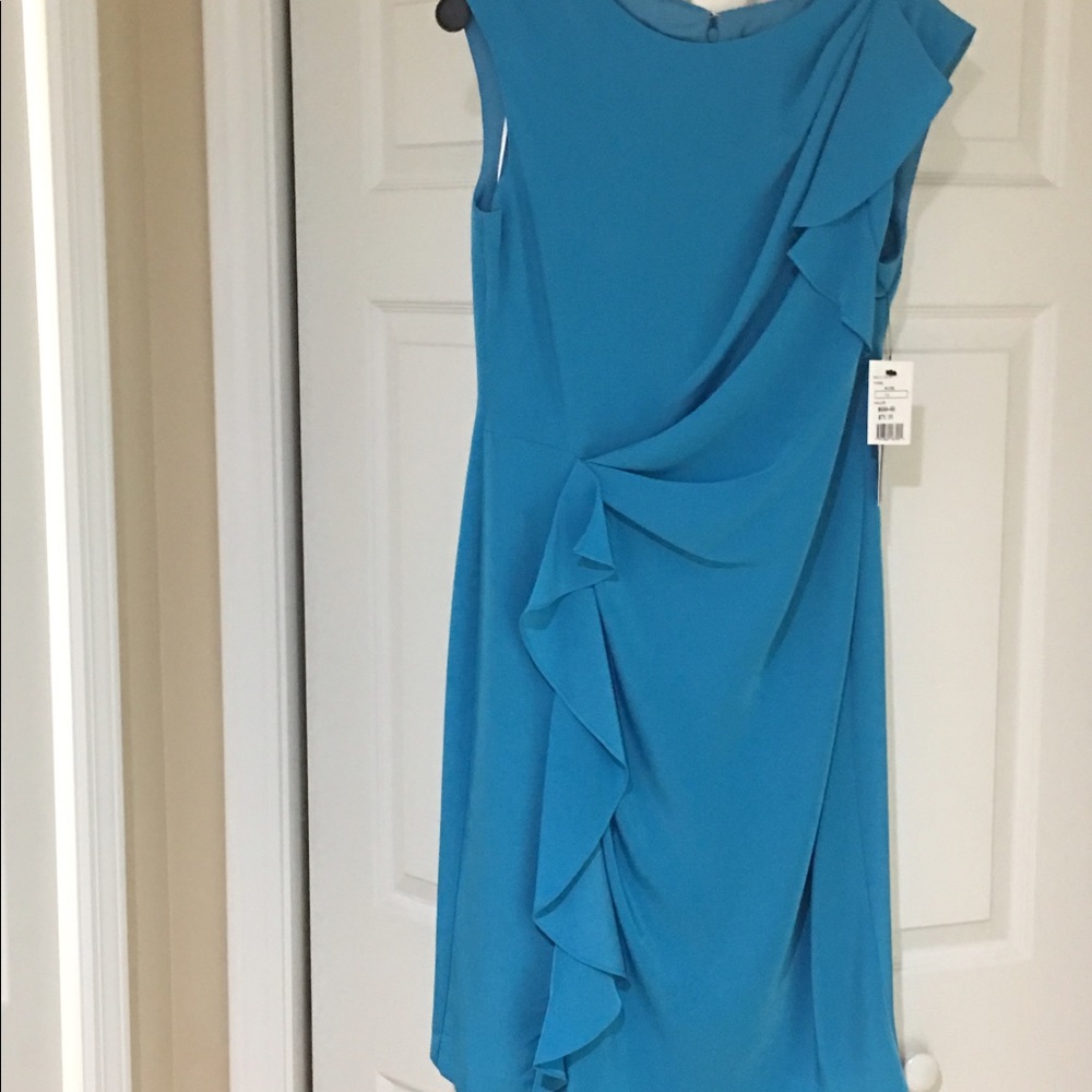 Sleeveless dress with rucking & ruffled