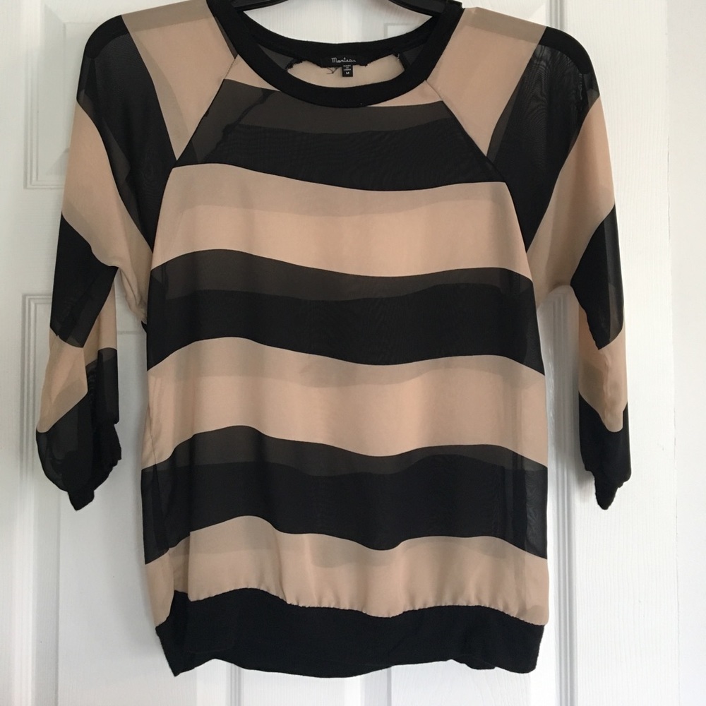 Fun, striped 3/4 shirt with fitted sleeves/waist