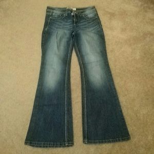 LEI Sophia hipster flare size 9 short jeans