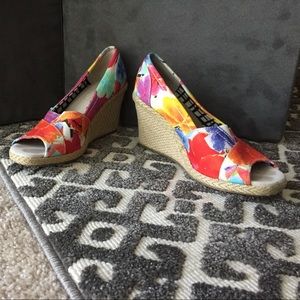 Floral printed TOMS peep toe wedges. Size W6.5