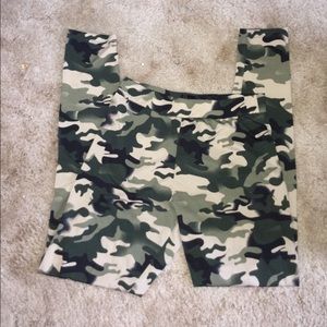 Kardashian Kollection Camouflage leggings