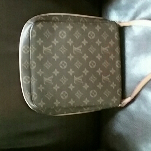 Authentic LV pocket book - Picture 1 of 1