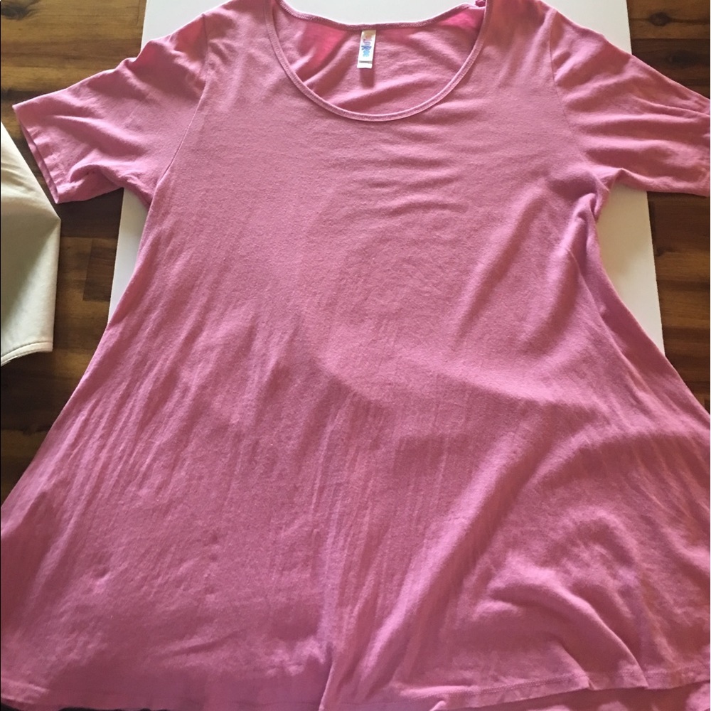 Lula Roe Perfect Tee- Worn only a couple times.