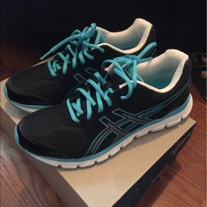 Athletic shoes
