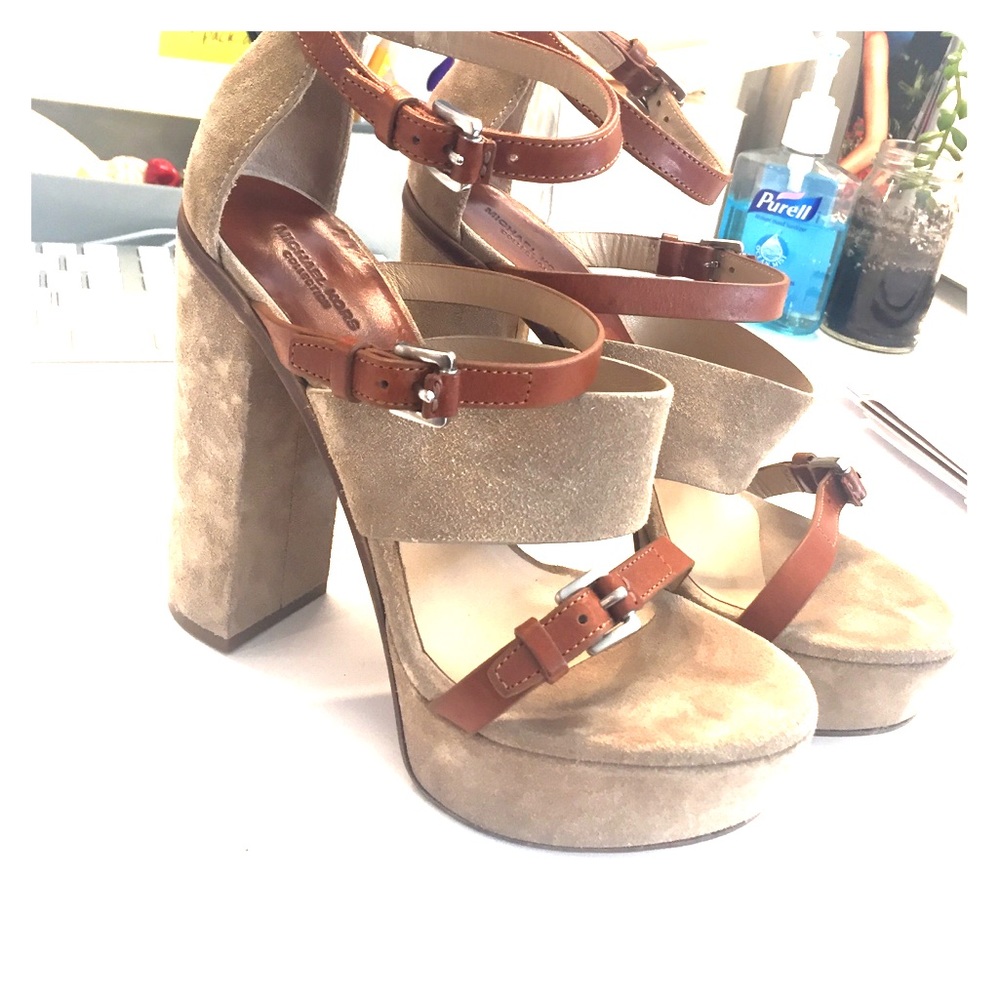 SALE!🏅HP🏅MICHAEL KORS COLLECTION suede + leather