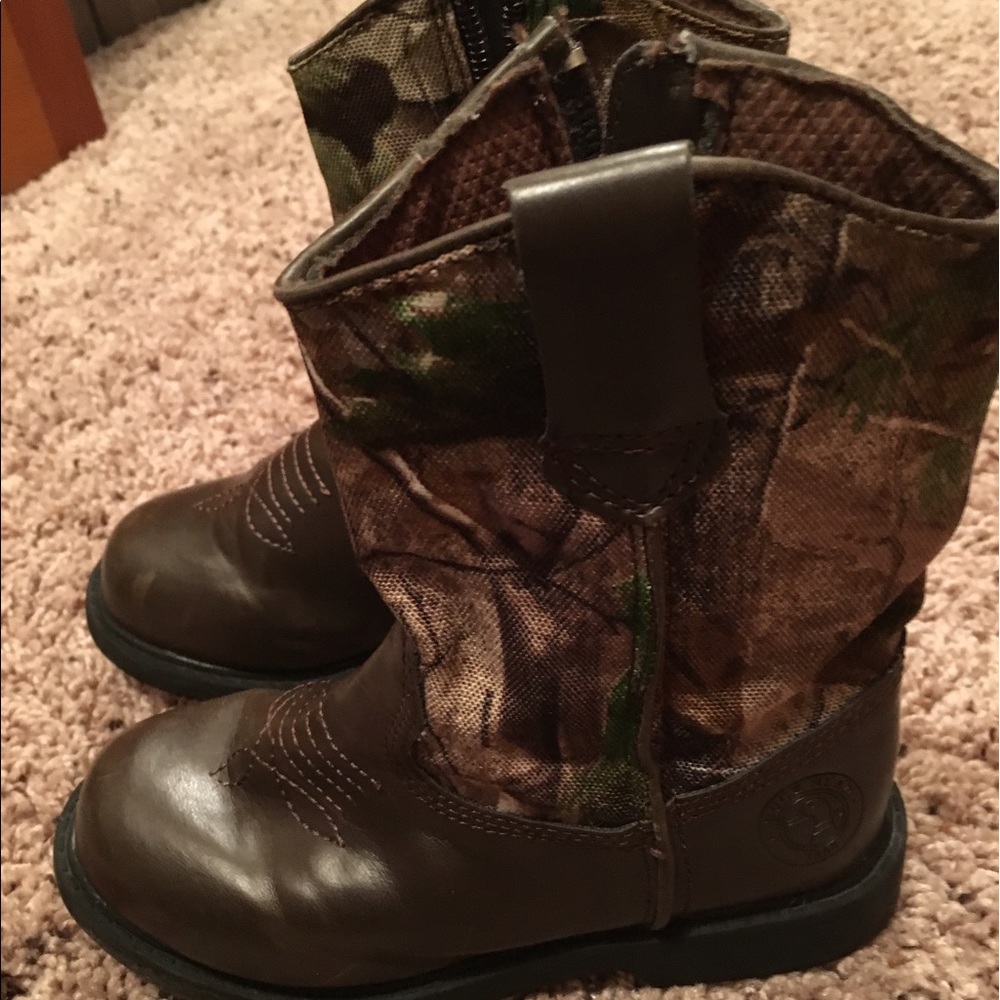 Kids size 12 camo boots