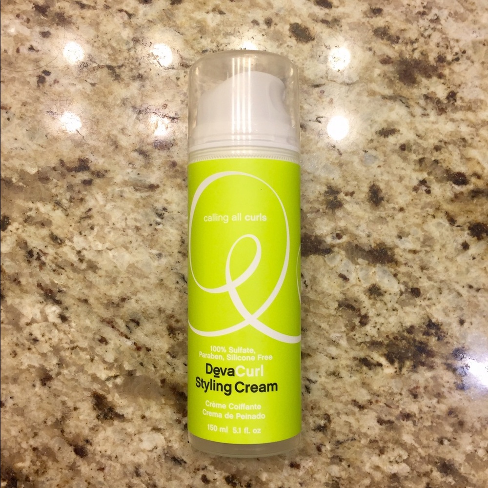 Moving Sale 💃🏽💃🏽 DevaCurl Styling Cream