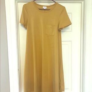 Mustard Carley. EUC. Runs large.