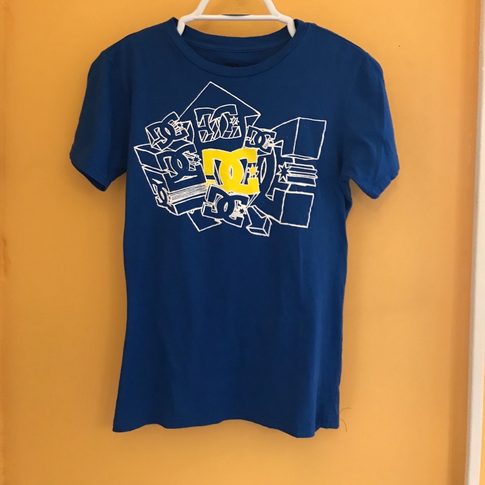 DC shoes blue white and yellow logo tee.