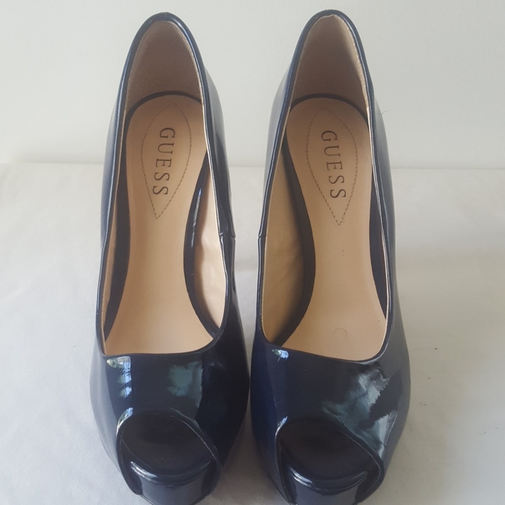 Guess Pumps
