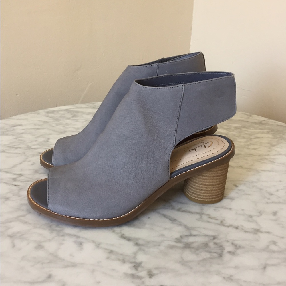 New Clarks Collection open-toed sandals, gray
