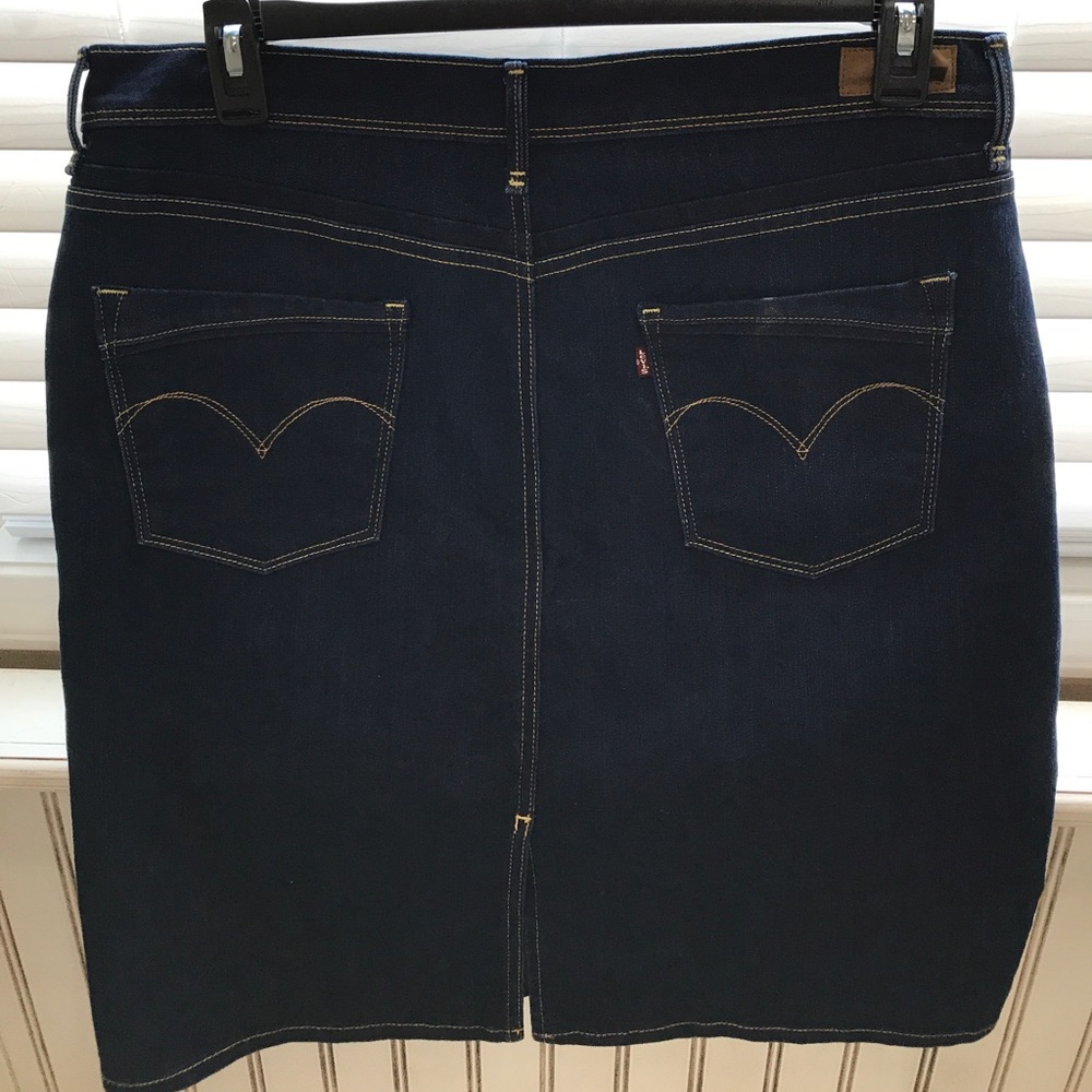 Levi's blue jean skirt size 16