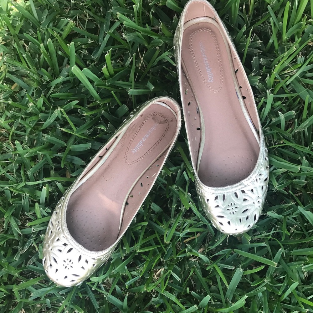 Beautiful gold slip on flats