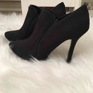 LOWEST PRICE! Nine West bootie heels
