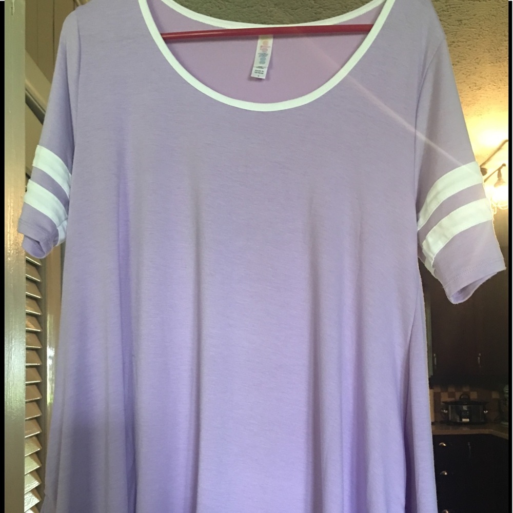 LulaRoe Perfect T- Small