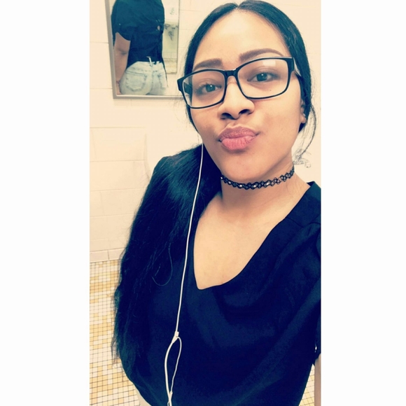 Meet your Posher, Asenati - Picture 1 of 1