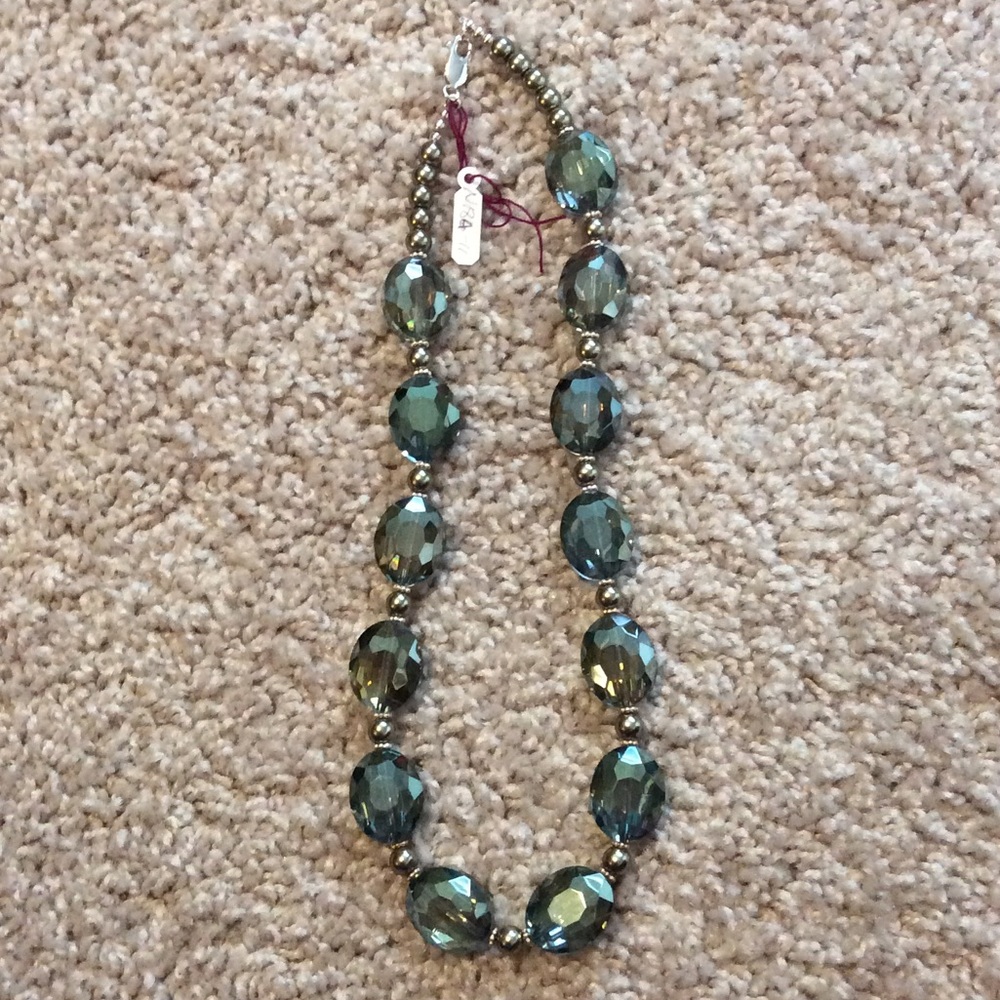 💕💕 Olive Green crystal and pearl necklace
