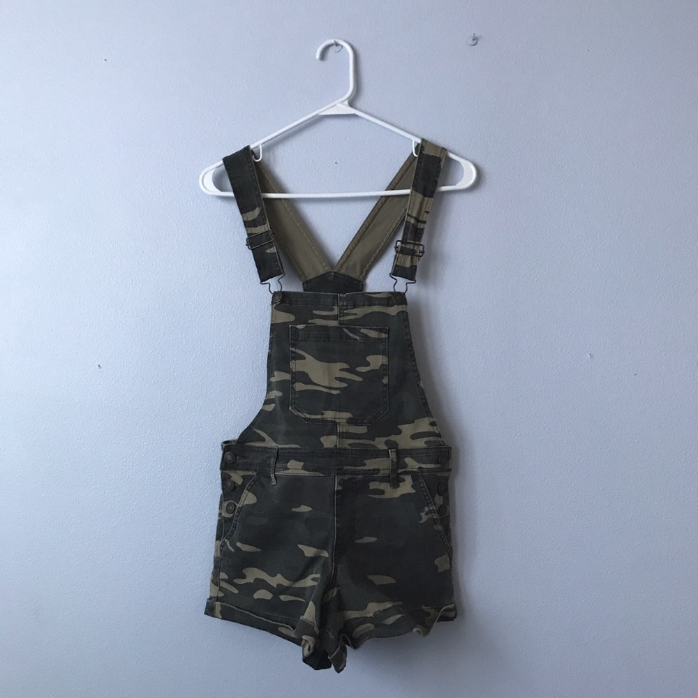 Camouflage/ Forever 21 / Short Overalls