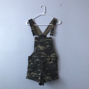 Camouflage/ Forever 21 / Short Overalls
