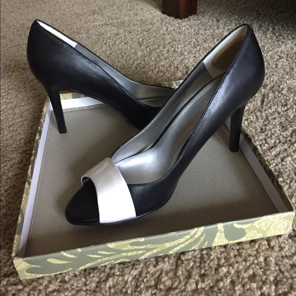 Maripe Black & White Peep-Toe Pumps