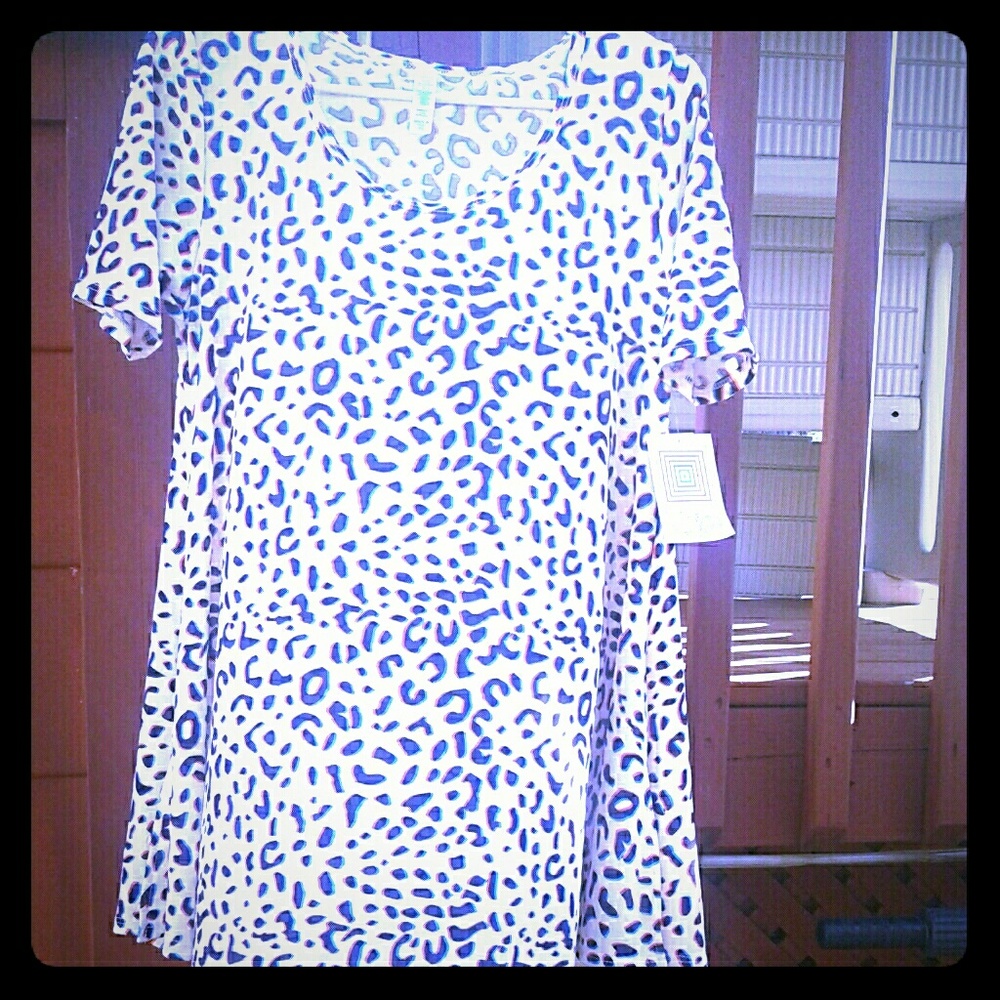 Bnwt xs lularoe perfect tee