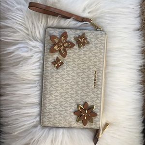Brand New Michael Kors Wristlet