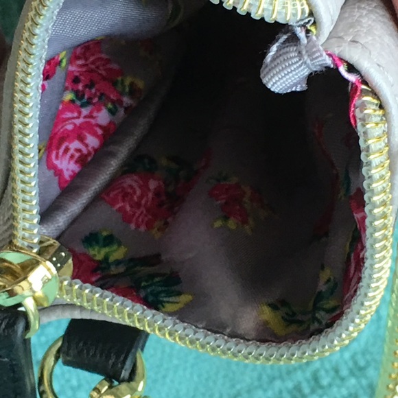 Flirty cat 🐱 Phone case Betsey Johnson.💕💕 - Picture 5 of 7