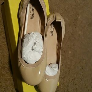 NWOT Kenneth Cole Nude Flat shoes