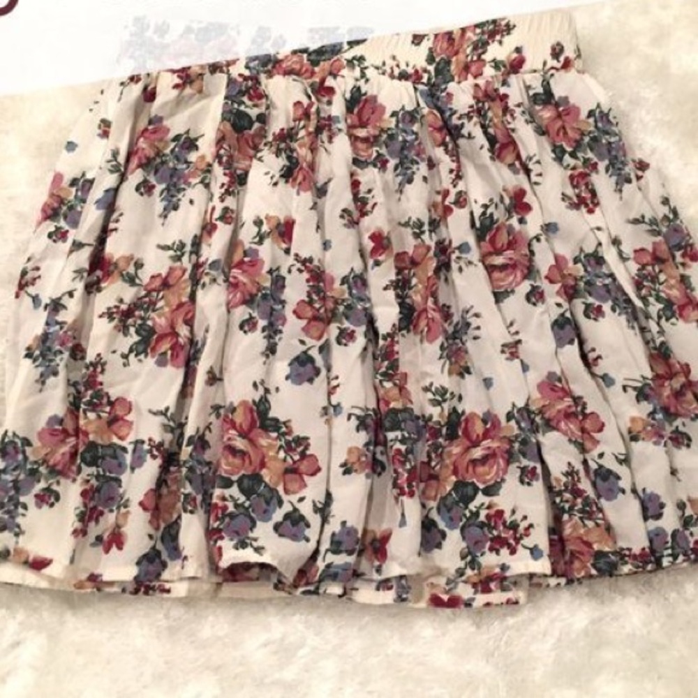 Brandy Melville Luna Floral Skirt (OS)