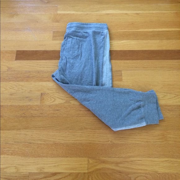4/$15 SUPER SALE Cropped Gray Sweatpants - Picture 3 of 3