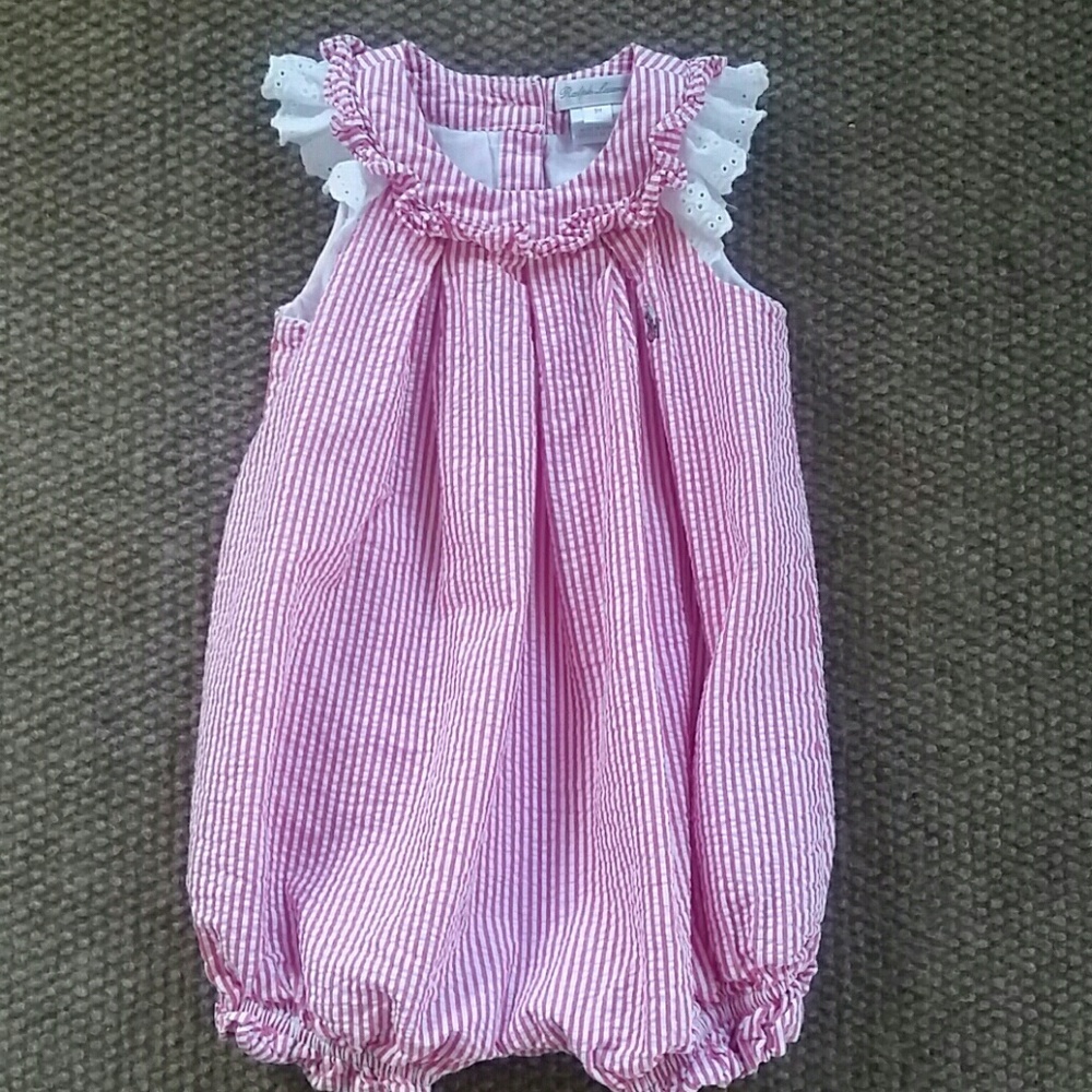 Baby girl jumpsuit.