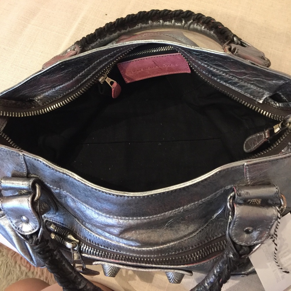 Handbag - Picture 2 of 3