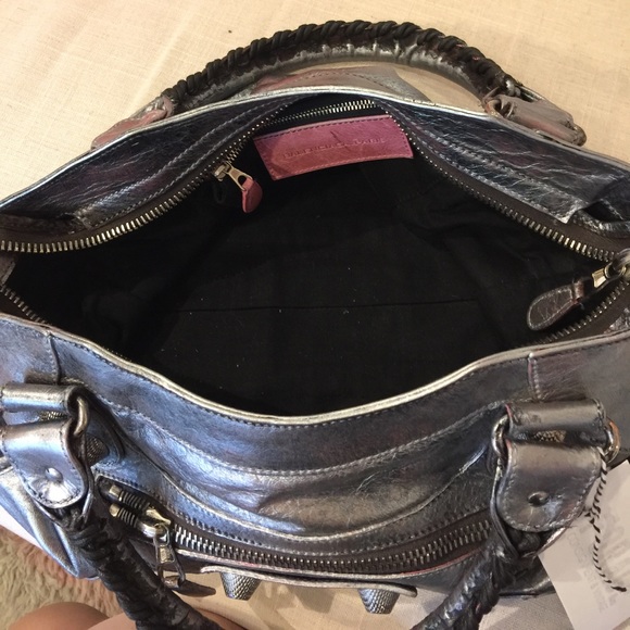 Handbag - Picture 2 of 3