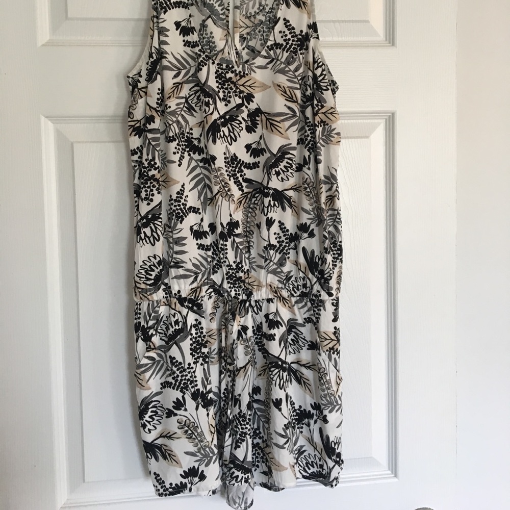 Adorable patterned Romper Size S