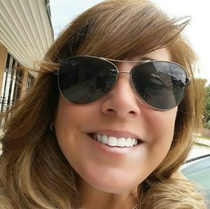 Meet your Posher, Dina