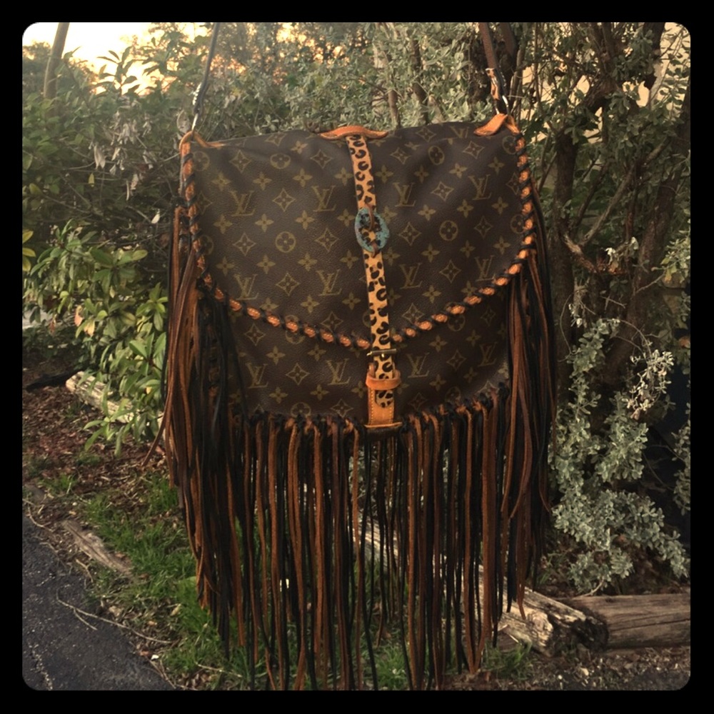 FRINGE AUTHENTIC LOUIS VUITTON SAUMUR 35