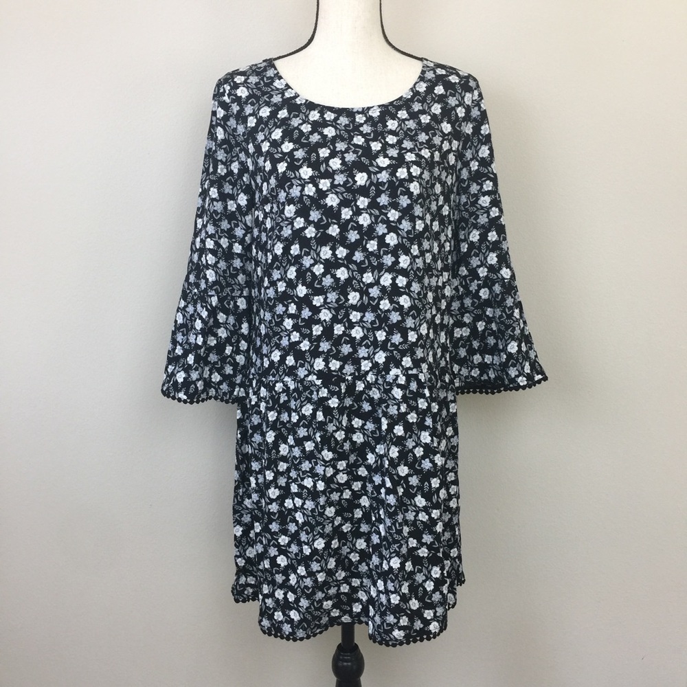California Happenings Bell Sleeve Peasant Dress S