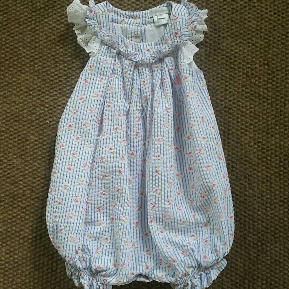 Baby girl jumpsuit.
