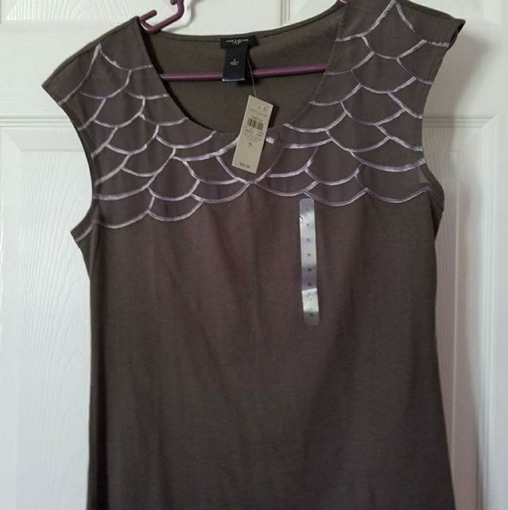 Gray tank top