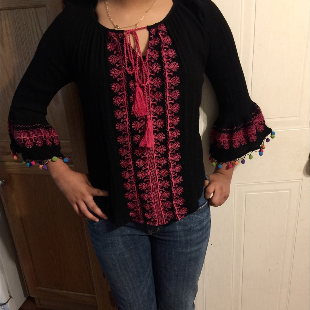 Women's pom pom women's top